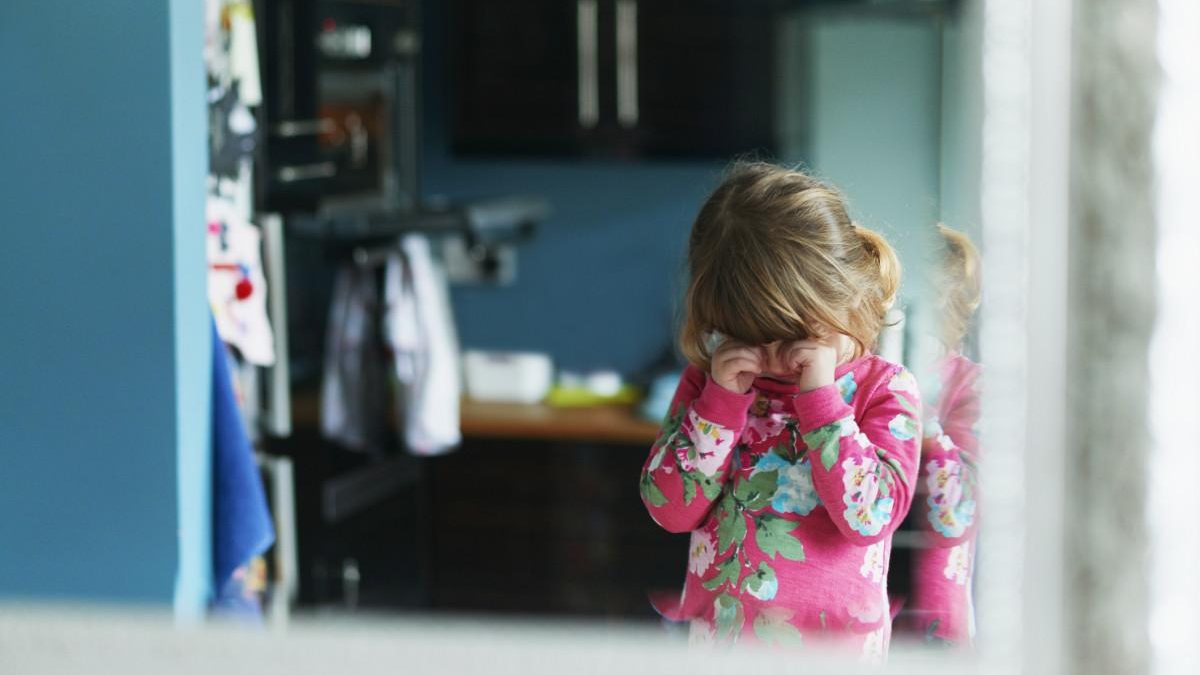As crianças sofrem com o abandono afetivo - reprodução/ Getty Images