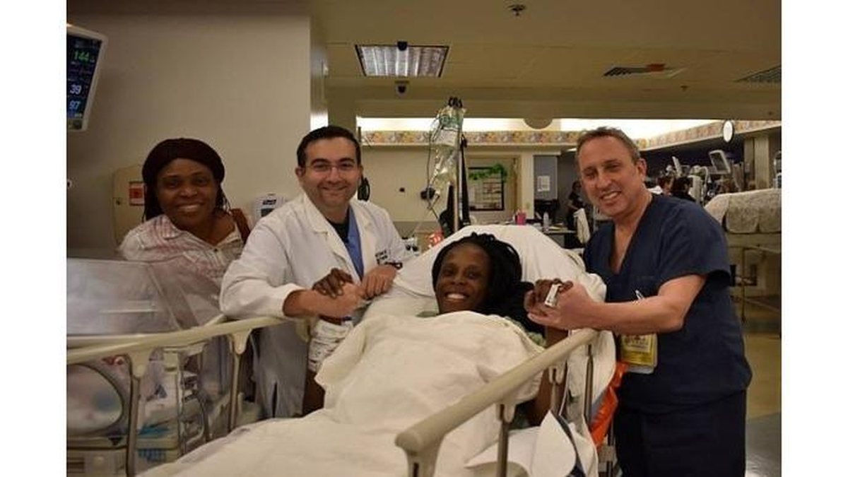 Os seis bebês permancem estáveis e estão na UTI neonatal do hospital - reprodução/Daily Mail/Woman’s Hospital of Texas