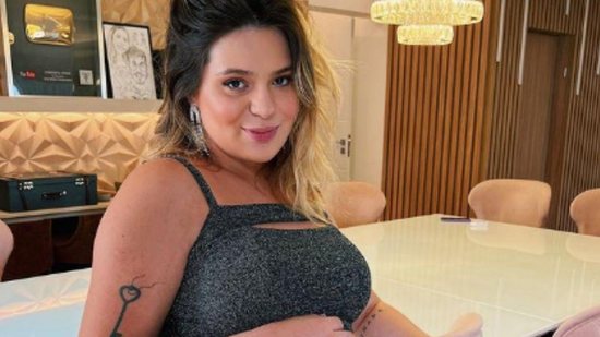 Viih Tube faz piada por barriga de grávida atrapalhar a depilação íntima - Reprodução/Instagram