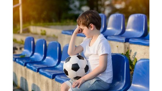 small-football-fan-disappointed-picture-id533327716 - Foto: Istock