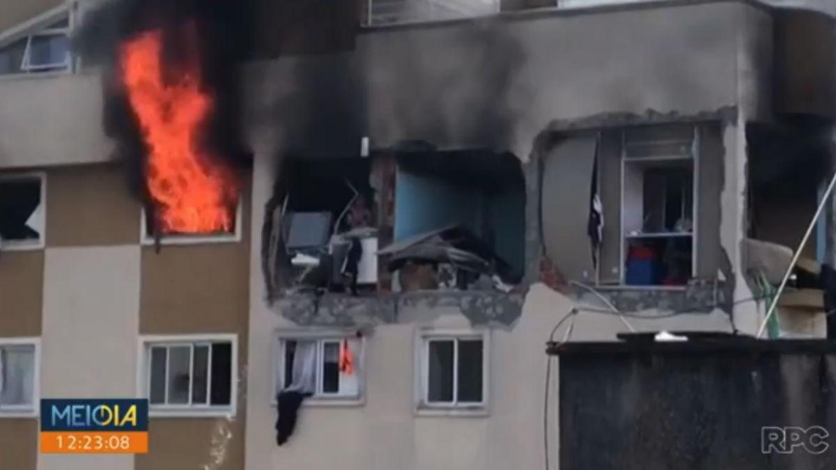 Incêndio em um apartamento em Curitiba deixa 3 adultos e 1 criança feridos - reprodução / RPC