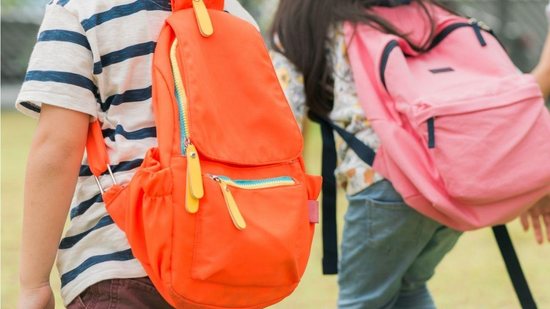 Usar mochila pode causar escoliose? Entenda quando o acessório pode prejudicar a saúde do seu filho - Getty Images