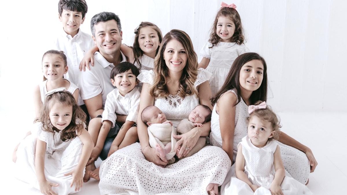 Maria Gabriella e Maria Cristina são as 11ª e 12ª filhas de Mariana e Carlos Arasaki, mais conhecidos como mãe e pai de 12 - Reprodução/Instagram