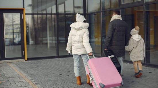 Homem deixa esposa filhos em classe econômica e viaja de primeira classe - Pexels/Oleksandr Pidvalnyi