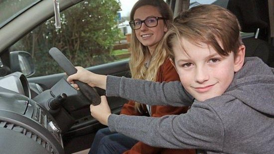 Ben Hedges assumiu o controle do carro após a mãe ter convulsão - Reprodução / Daily Mail