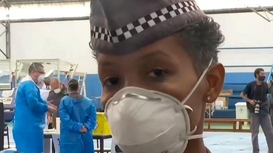 A tenente foi a primeira policial a tomar a vacina da covid-19 em São Paulo - Reprodução/ G1