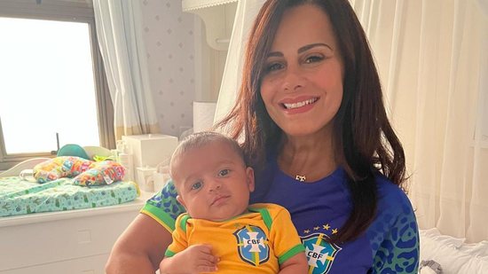 Joaquim, filho de Viviane Araujo e Guilherme Militão, conheceu a praia pela primeira vez aos 7 meses - Reprodução/Instagram