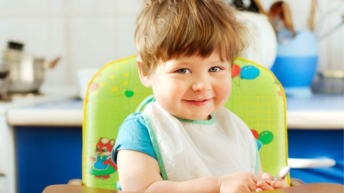 A alimentação da criança tem grande influência no rendimento escolar dela - Getty Images