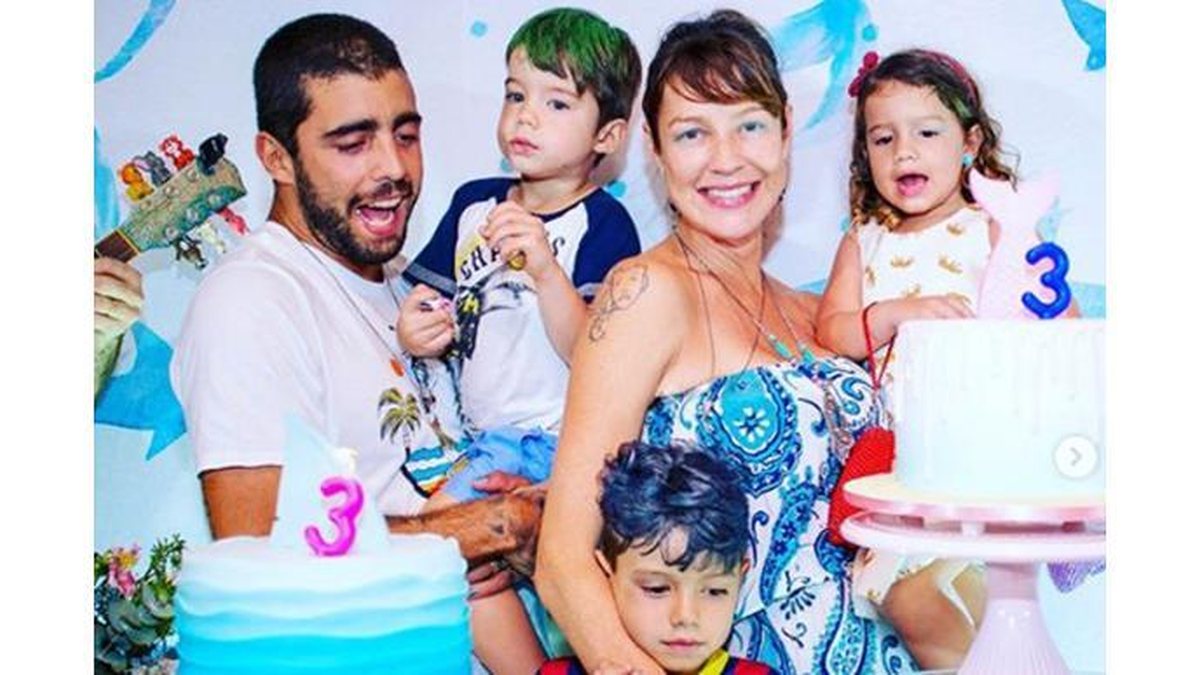 Pedro Scooby e Luana Piovani com os filhos Dom, Liz e Bem - reprodução / Instagram @luapio