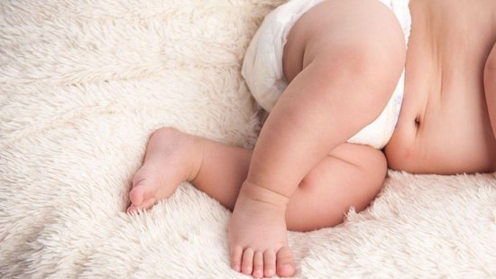 As cólicas podem aparecer duas semanas após o nascimento, durando até cerca de três meses de vida - Reprodução/Pinterest