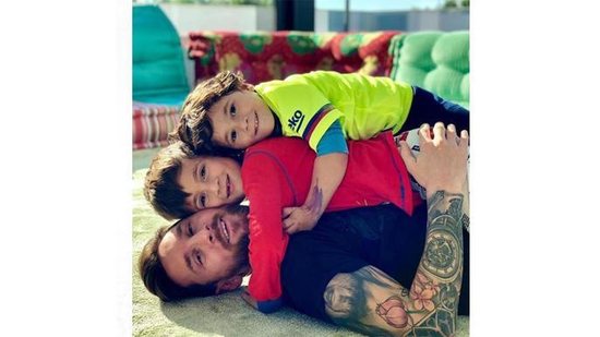 Na foto, Antonela, Tiago, Mateo e Messi - Reprodução / Instagram @leomessi
