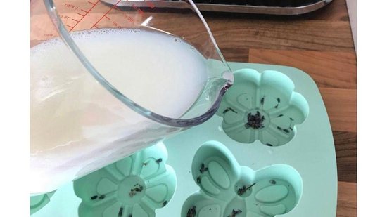 Mãe faz sabonete com leite materno - reprodução Pinterest / SWNS