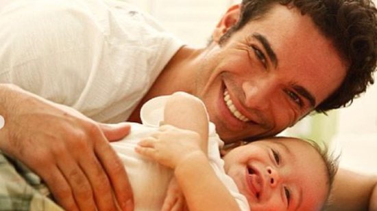 O ator compartilhou as fotos com o filho em celebração à data de Dia dos Pais - Reprodução/Instagram