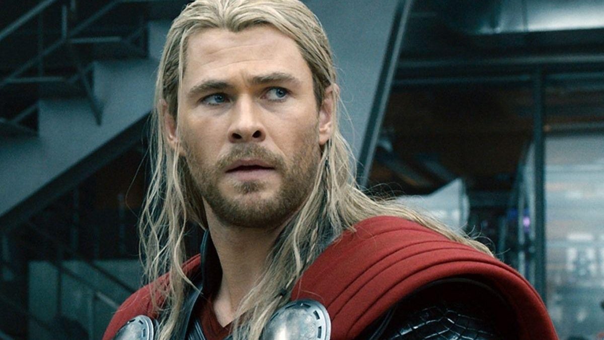 Filho de Chris Hemsworth acompanha as filmagend de Thor (Foto: Reprodução/ The Grosby Group