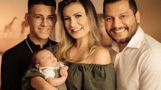 Andressa Urach elogia cuidados do ex-marido com o filho em meio a disputa judicial pela guarda da criança - Reprodução/Instagram