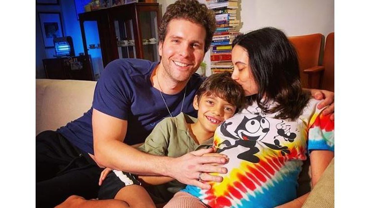 Thiago Fragoso com a esposa Mariana e o filho Benjamin. O casal espera pelo segundo filho, Martin (Foto: reprodução / Instagram / 