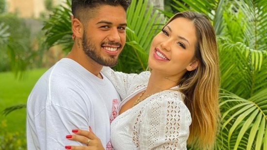 Zé Felipe e Virginia Fonseca copiam pose da filha em foto hilária - reprodução Instagram