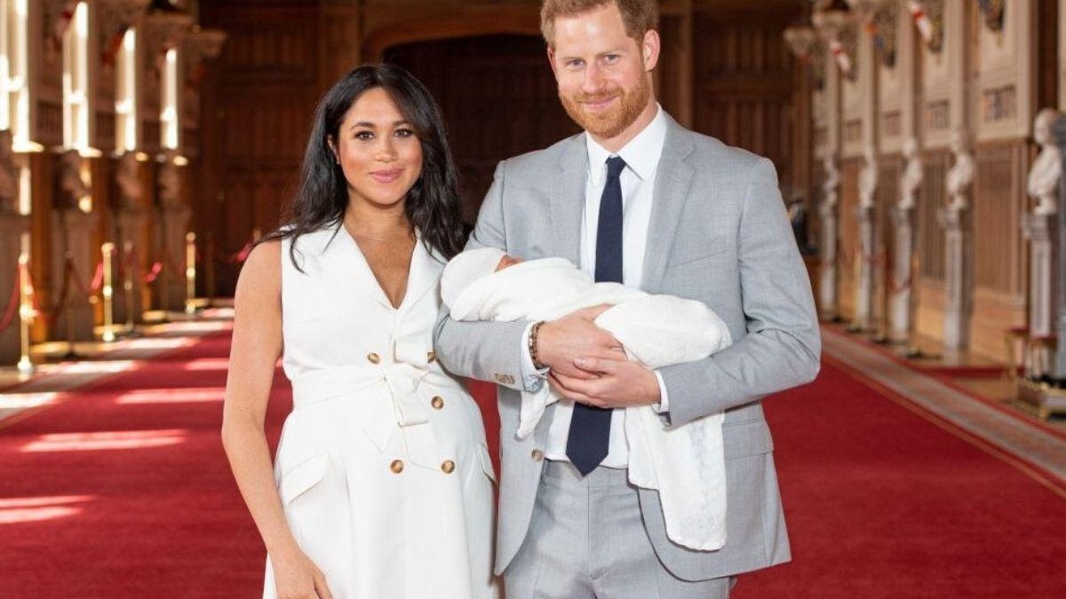 Meghan e Harry vai para a Inglaterra e não leva filho } - Getty Images
