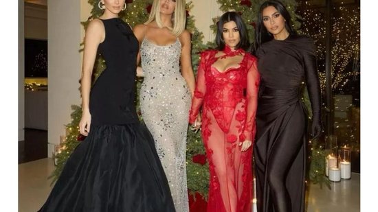 Família Kardashian abre álbum de fotos do Natal e as roupas chamam atenção - reprodução Instagram
