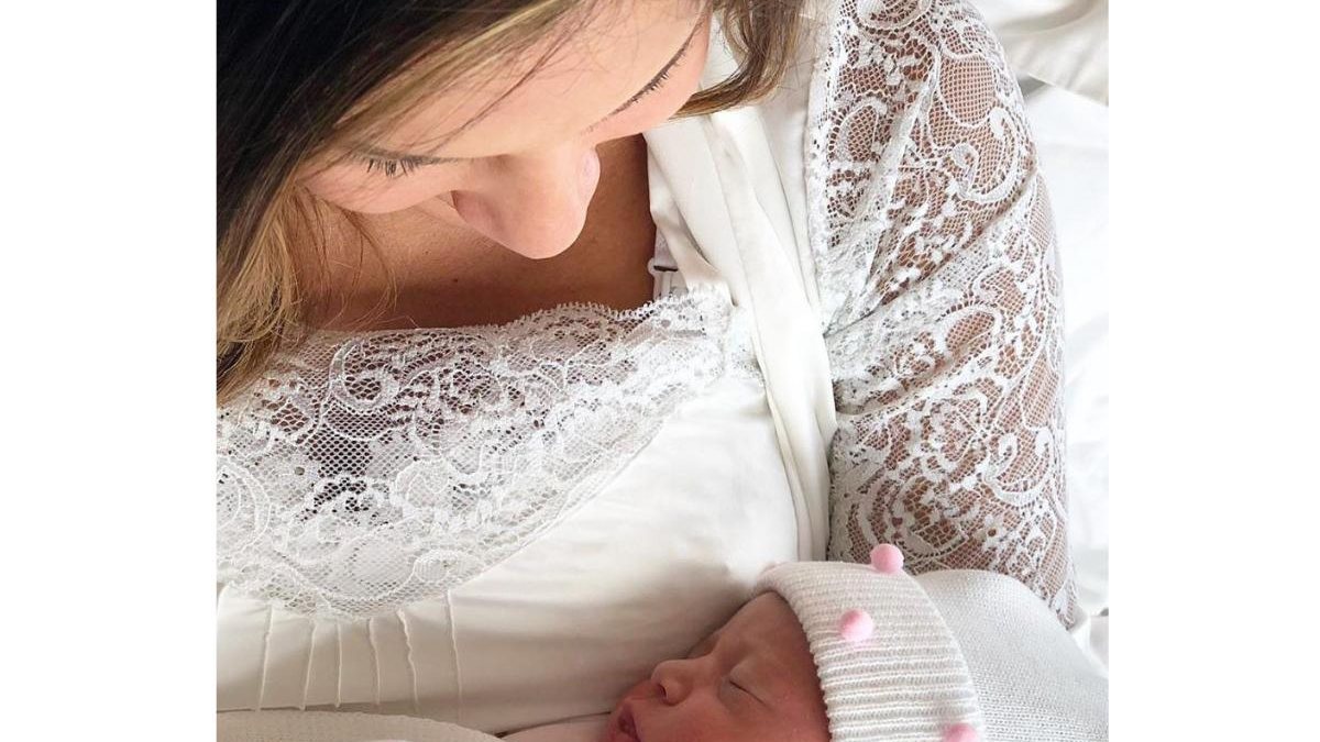 Claudia Leitte está em casa com a filha - Reprodução/Instagram @claudialeitte
