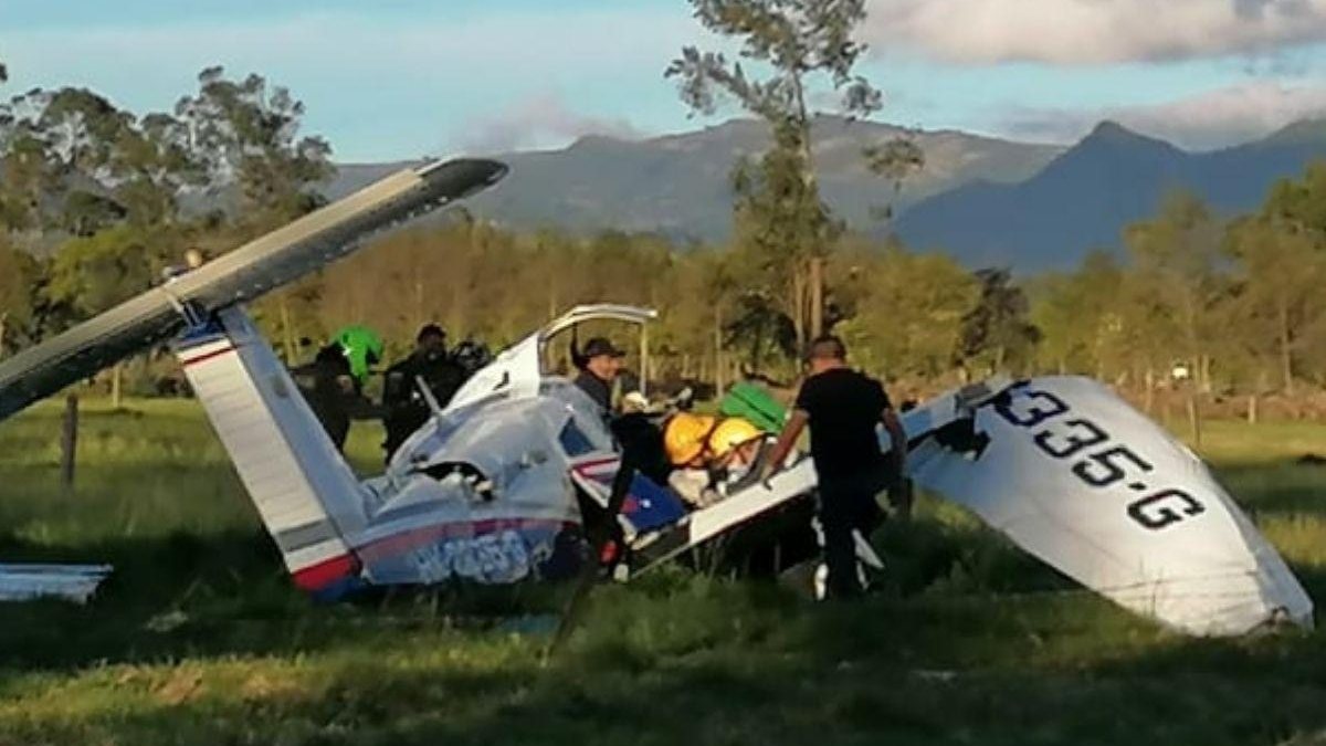 O avião caiu na última terça-feira - Reprodução / Twitter / @bombeirosundi