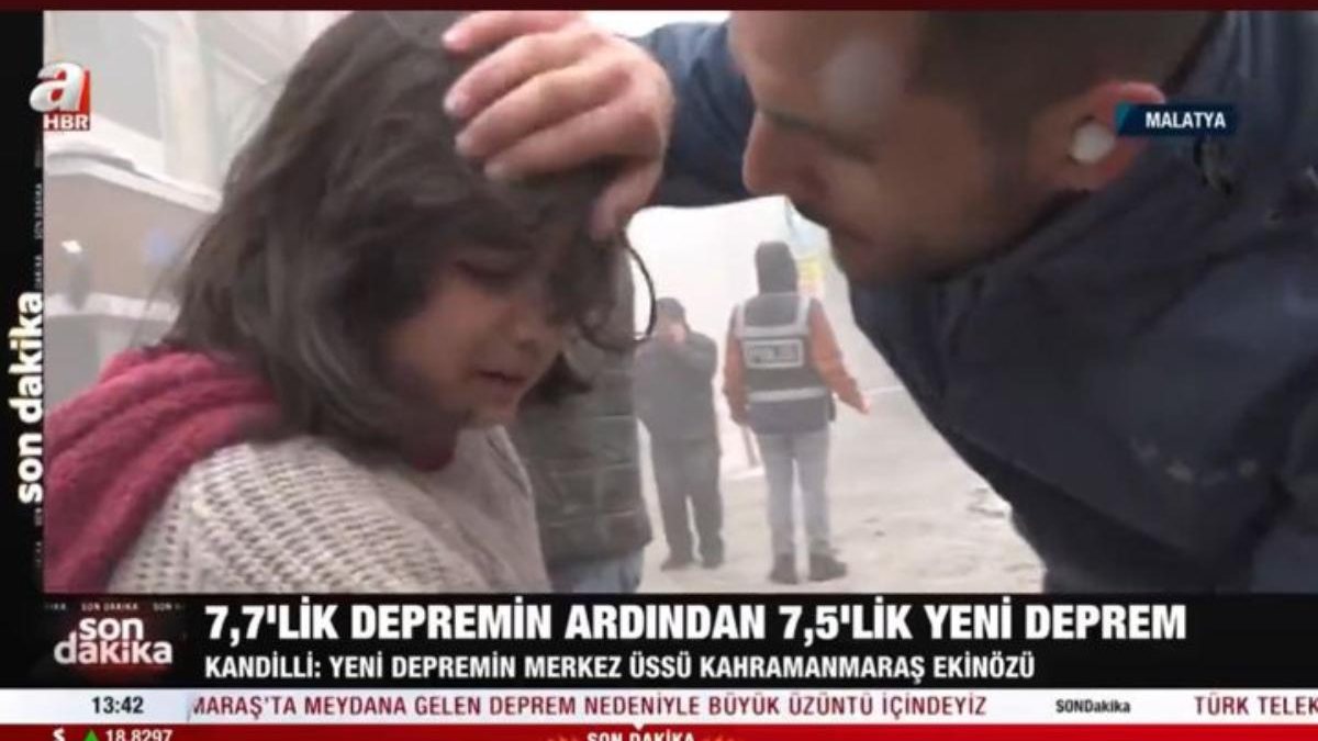 Ao vivo, repórter ajuda a salvar crianças durante terremoto na Turquia - Reprodução/Twitter/A Haber