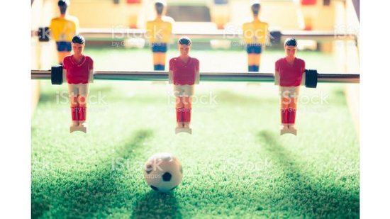 focus-ball-in-start-soccer-table-game-boy-toy-sport-game-concept-picture-id946483096 - Foto: iStock