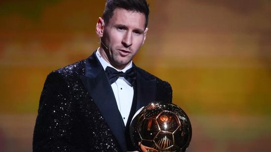 Messi ao lado da esposa e filhos - Reprodução/Instagram