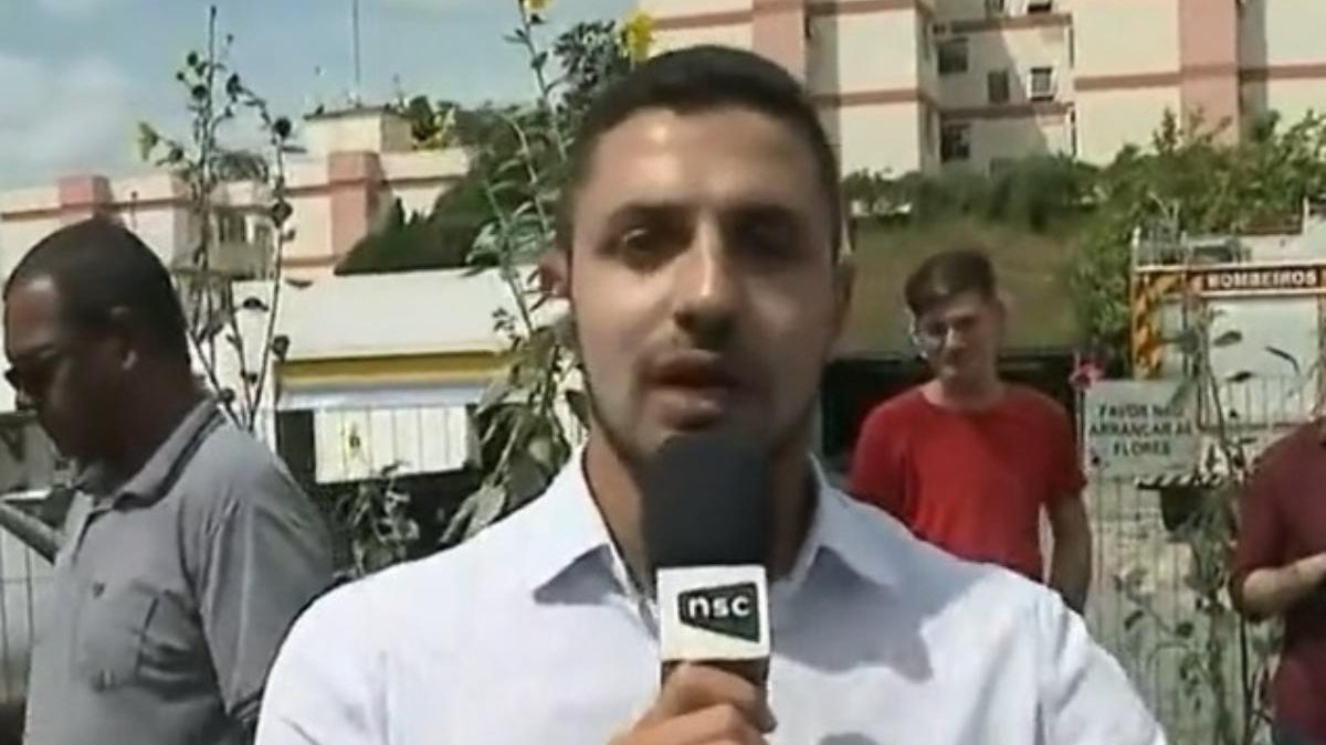 Repórter se emociona durante entrevista com pai de criança que morreu em ataque na creche de Blumenau - Reprodução/Instagram