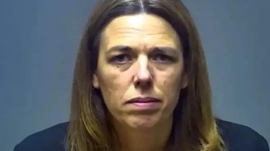 Mãe é presa após praticar bullying virtual contra a própria filha - Isabella County Jail