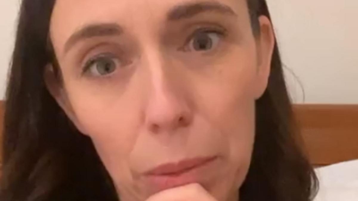 Primeira-ministra da Nova Zelândia tem discurso interrompido pela filha - Reprodução / Facebook / Jacinda Ardern