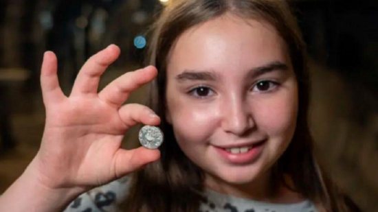 Menina encontra moeda histórica em Israel - Reprodução / History