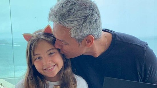 Otaviano Costa é pai de Olívia e Giulia Costa - reprodução / Instagram @flaviaalereal