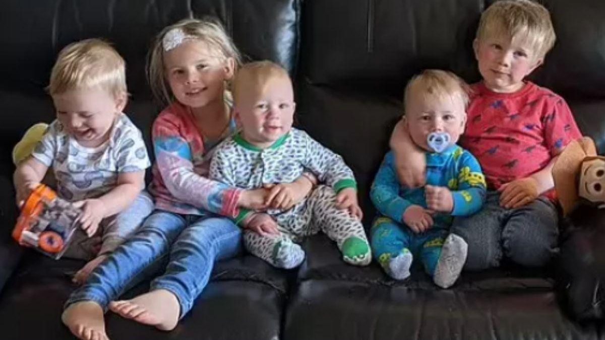 Mãe tem cinco filhos em três anos - Reprodução / Daily Mail / toddlersandtriplets