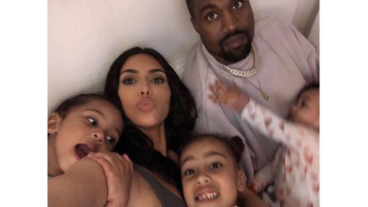 Primeira foto do quarto filho de Kim Kardashian foi publicada no Instagram da Socialite - reprodução / Instagram