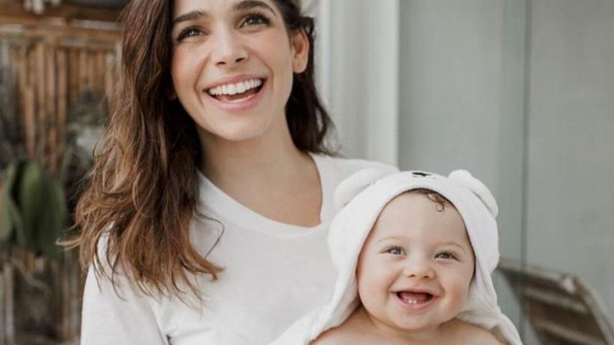 A atriz está se sentindo diferente na gravidez do segundo filho - reprodução/ Instagram @sabrinapetraglia