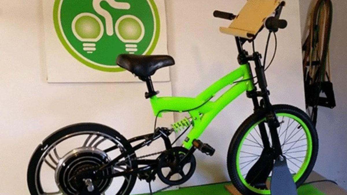 A bicicleta foi instalada em colégios no país inteiro - Reprodução Redes Sociais Green Microcycle