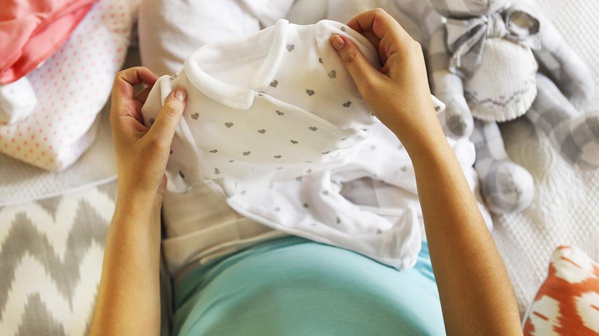 Antes de fechar a mala, consulte a lista da maternidade que você escolheu fazer o parto - Getty Images