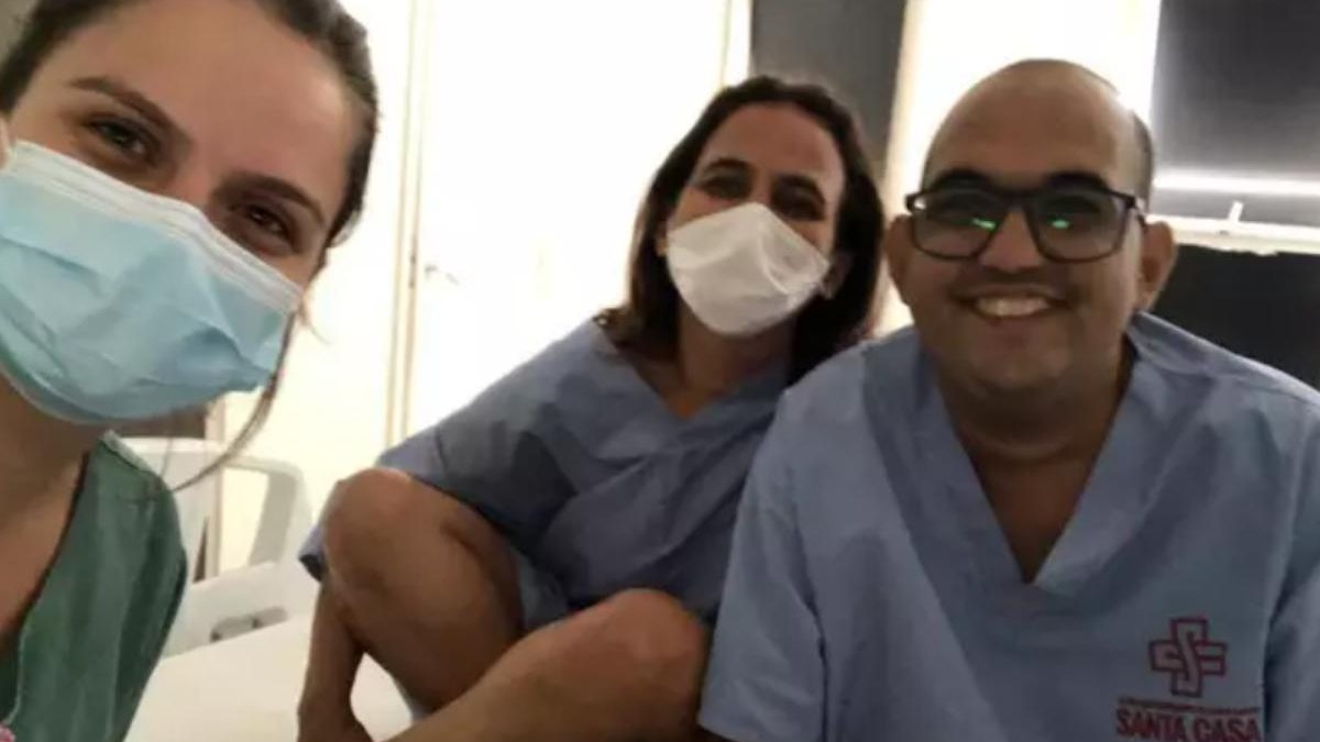 Eliene e Renie juntos para realizar a cirurgia de transplante - Assessoria Santa Casa