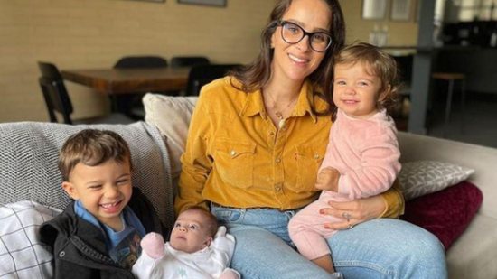 Juliano Cazarré com a filha recém nascida e a esposa, Leticia Cazarré - Reprodução/Instagram