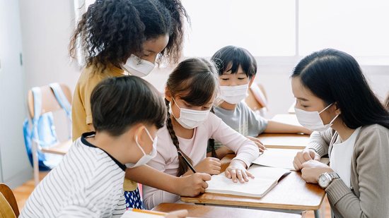 As crianças deverão usar máscaras agora nas escolas - Getty Images