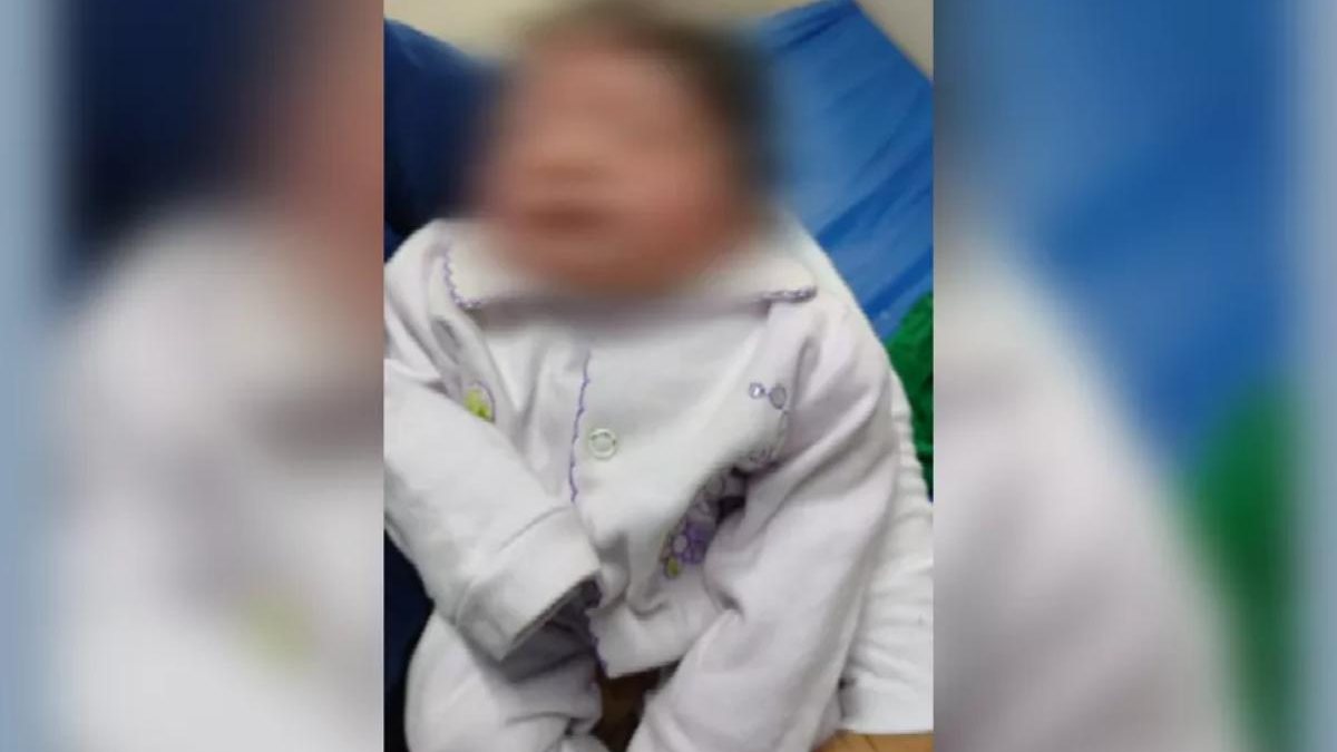 O bebê foi resgatado com cordão umbilical - Reprodução Polícia Militar