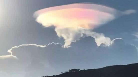 O fenômeno de nuvens iridescentes aconteceu em Goiás no sábado, 22 de janeiro - reprodução/G1/André Luiz Procópio