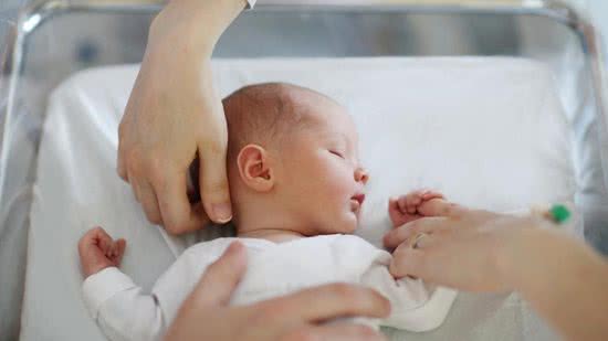 Recém-nascido nasceu com anticorpos para Covid-19 - Getty images