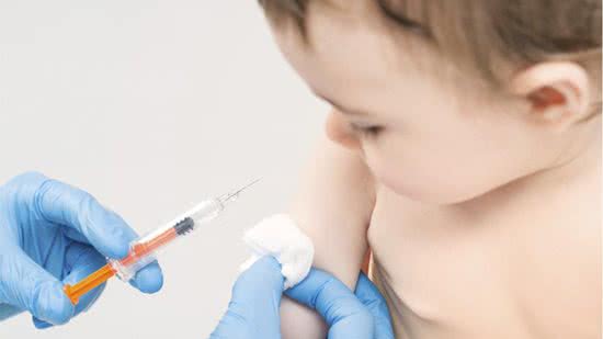 Rio de Janeiro anuncia procura nas escolas por crianças não vacinadas contra a Covid-19 - Getty Images