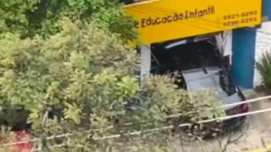 Carro invade creche na zona Sul da cidade de  São Paulo - Reprodução/TV BAND