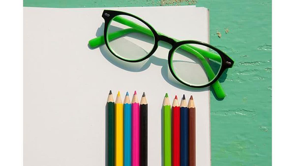 O uso de óculos pode evitar a contaminação por contato ou gotículas, como sugere o estudo - Getty Images