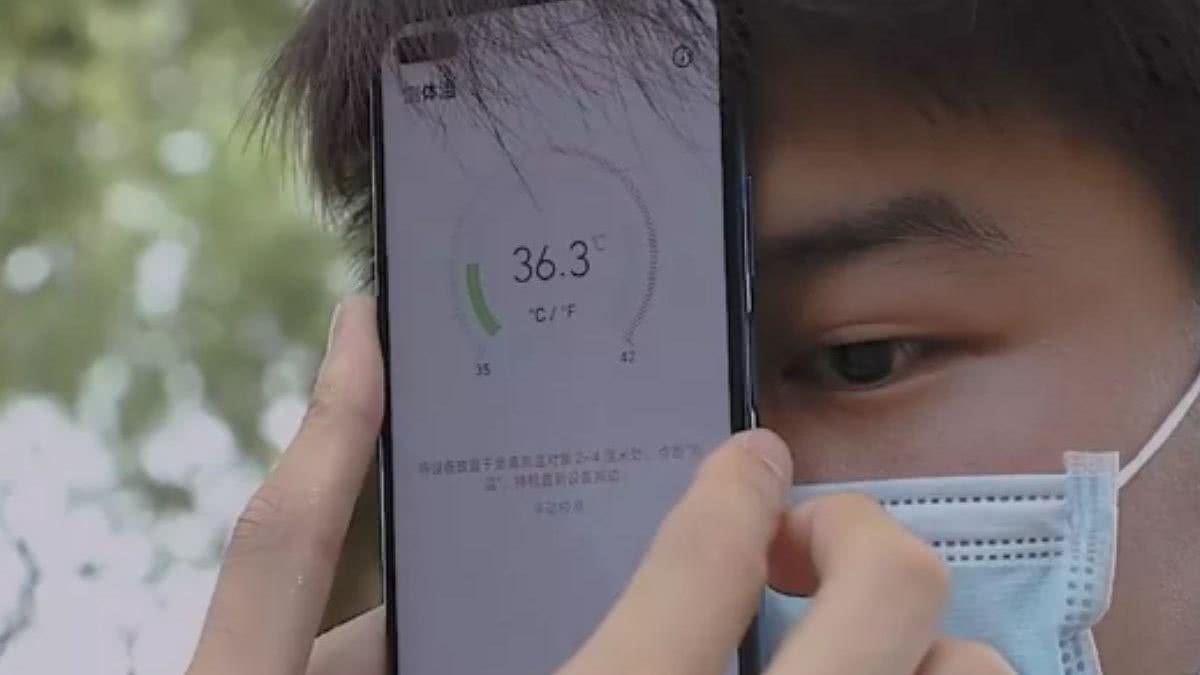 Fabricante chinesa desenvolve celular com termômetro por infravermelho - Getty Images