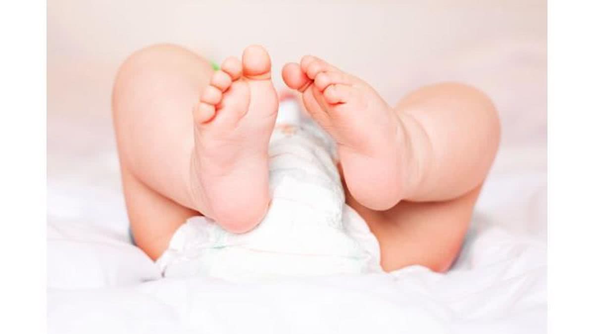 “Às vezes, o bebê nasce muito grande e não consegue usar as fraldas de tamanho RN”, afirma Carol - Shutterstock