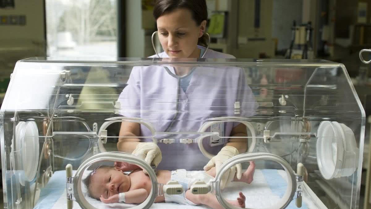O “Novembro Roxo” conscientiza sobre o nascimento prematuro - Getty Images